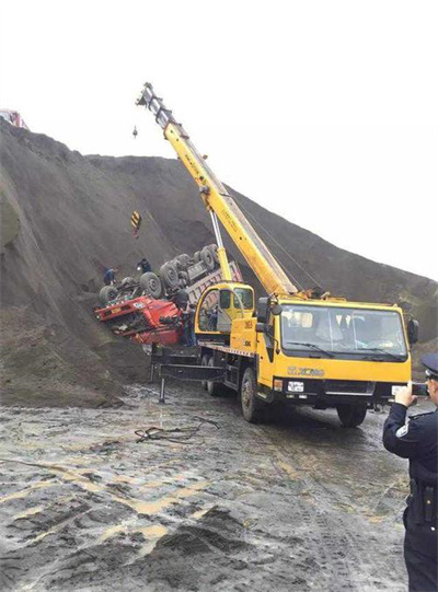 蒲城上犹道路救援